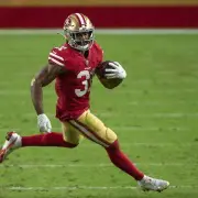 Raheem Mostert should be a top target for the Miami Dolphins in 2022