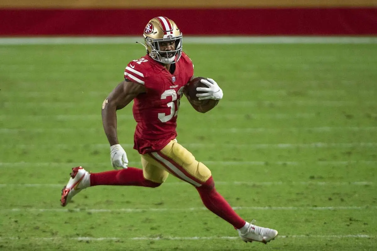 Raheem Mostert should be a top target for the Miami Dolphins in 2022