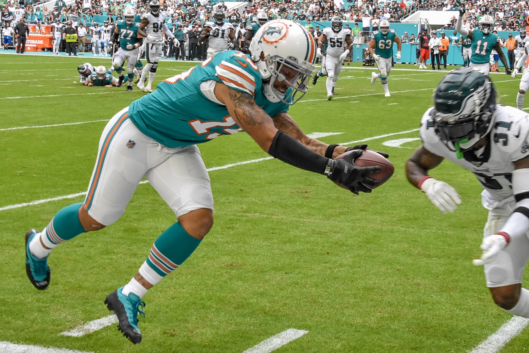 Miami Dolphins use trick plays to stun the Philadelphia Eagles