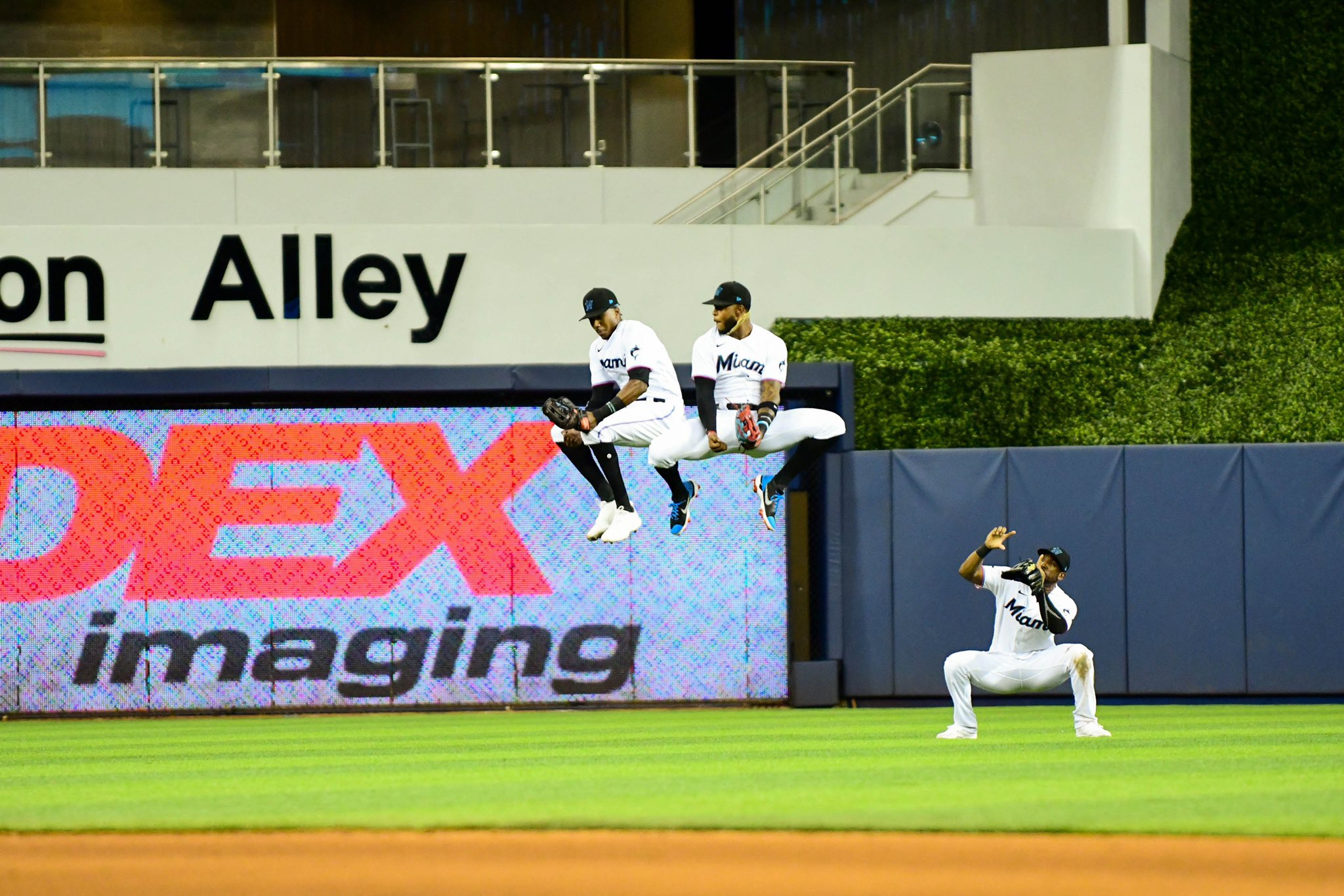 Dontrelle Willis weighs in on bench-clearing brawls in Colorado and