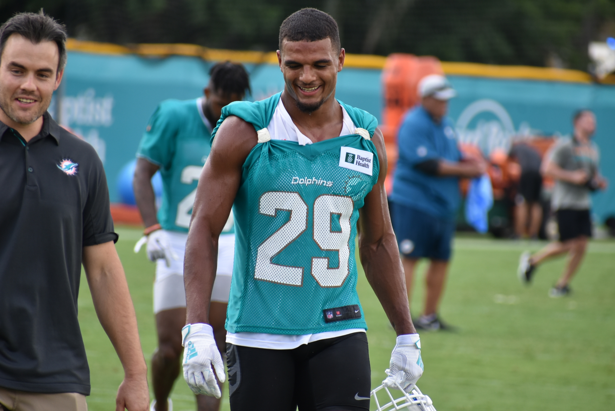 The Miami Dolphins select former Alabama DB Minkah Fitzpatrick 11th overall