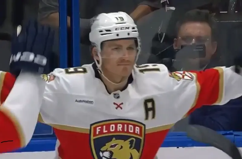 Tkachuk Scores Twice, Panthers Cruise Past Lightning for 1-0 Series Lead