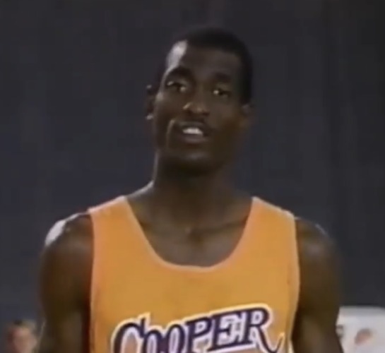 Mateo's Hoop Diary: Defensive specialist Michael Cooper joins his teammates in the Hall of Fame