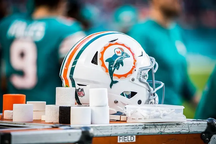 WATCH: Miami Dolphins Bringing Back Throwback Uniforms on MNF - CBS Miami