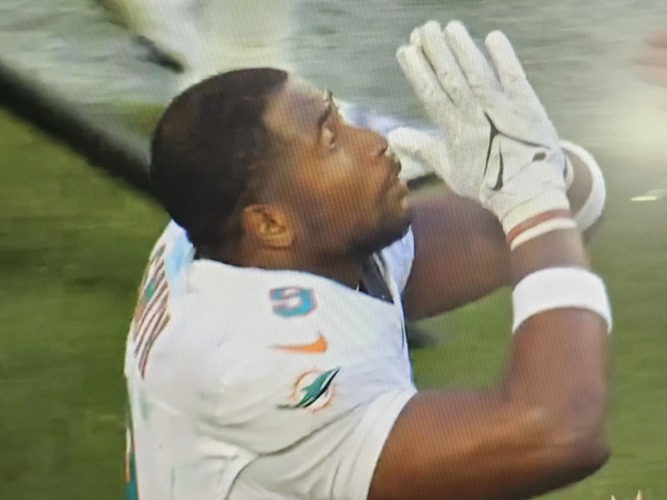 Dolphins tight end Jonnu Smith celebrates with a higher authority after catching the winning touchdown pass in overtime against the Jets.